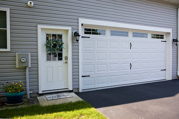 24/7 Emergency Garage Door Panel Replacement experts in Avenue B and C, AZ